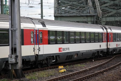 8 CH-SBB 61 85 20-90 292-4 Bpm 2015-05-07 Köln IMG_1521.JPG