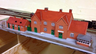 Laurbjerg - perronside.jpg