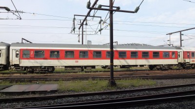 D-DB 51 80 84-90 215-5 Bomdz236-9 og lige da jeg skulle til at fotografere hele toget, kom der lige 2 Mf'er (ic3) forbi, derfor er er lige et par skæve vinkler, men jeg fik billeder af alle vogne