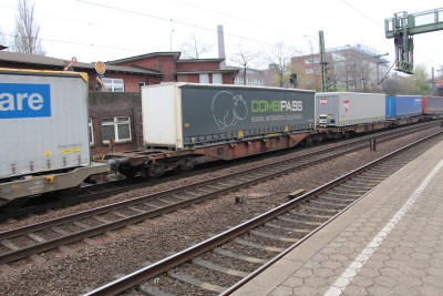 18 RO-TOUAX 33 53 455 7 698-7 Sgns 2019-04-05 Hamburg-Harburg IMG_6925.JPG (502.62 KiB) Vist 869 gange den vogn snød, det var kun en Sgns, så jeg fik ikke fotograferet den efterfølgende rigtig, men mangler lige det bagerste