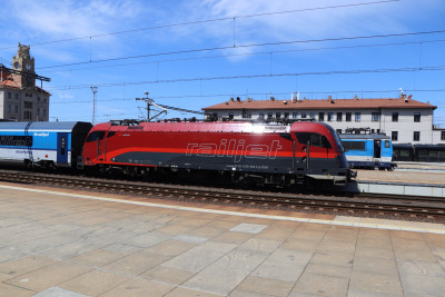 3 A-ÔBB 1216 239-4 2022-07-17 Prag Hbf IMG_6781.JPG