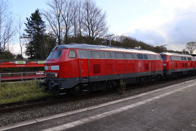 2 D-DB 218 385-3 2025-10-27 Niebüll IC 2244 218 379-6 IMG_0935.JPG