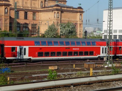 2 D-DB 50 80 26-81 122-6 DBpza 2011-05-05 Hamburg P1180432.JPG