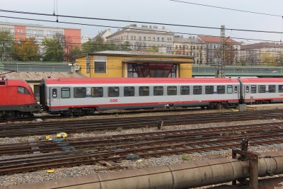 2 A-ÖBB 61 81 21-90 585-6 Bmz 2013-10-10 Wien West Bhf IMG_5029.JPG