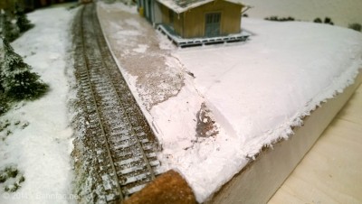 Området ved siden af stationspladsen er rengjort, så ny gipsrulle kan lægges og blandes med den eksisterende.