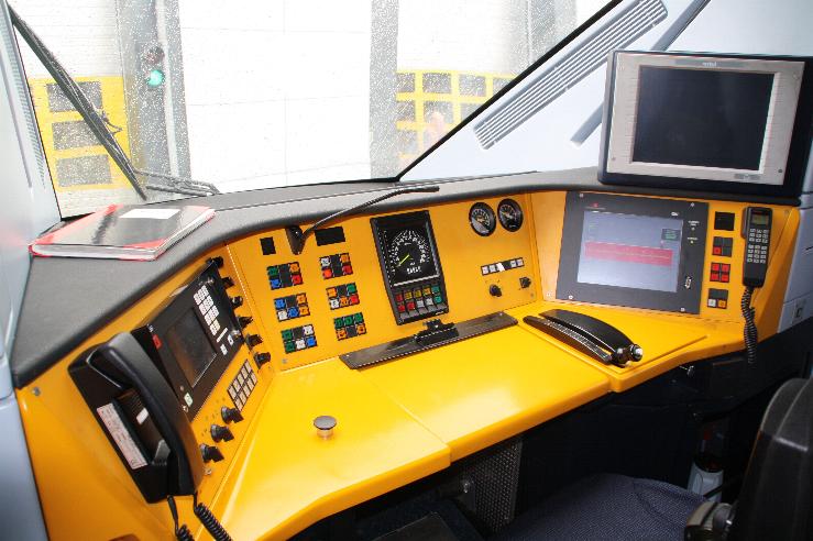 her er førererens arbejdsplads - måske inspireret af "yellow submarine"?