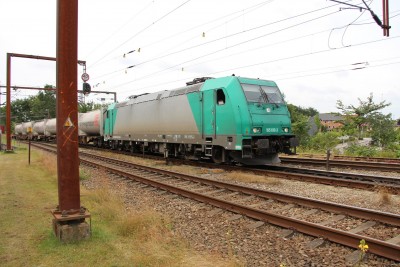 1 D-TXLAx185 610 2015-05-05 Duisburg IMG_2978.JPG